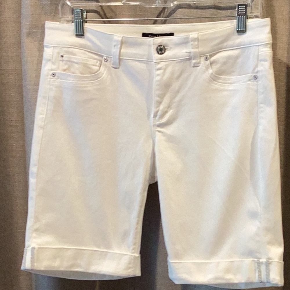 White House Black Market White Bermuda Shorts size 6